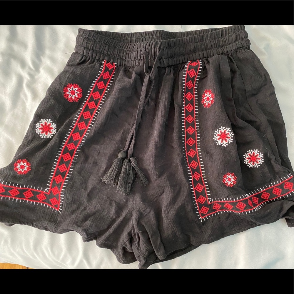 Patterned Flowy H&M shorts